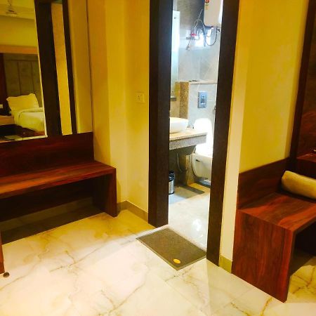 Hotel The Nilsa Нью-Дели Экстерьер фото
