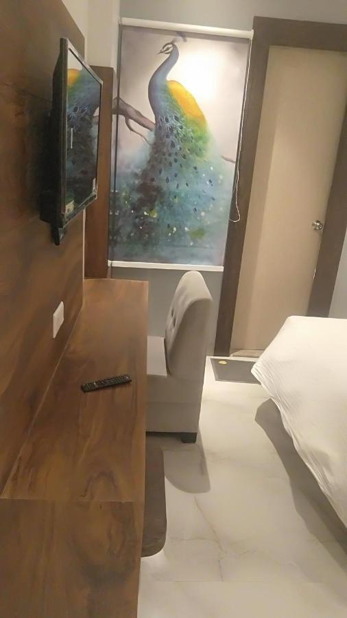 Hotel The Nilsa Нью-Дели Экстерьер фото