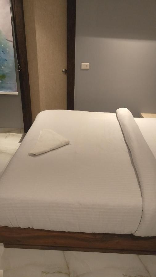 Hotel The Nilsa Нью-Дели Экстерьер фото