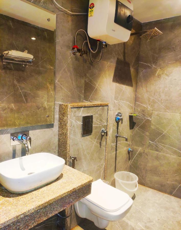 Hotel The Nilsa Нью-Дели Экстерьер фото